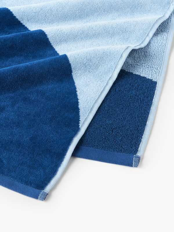 Velour Beach Towel Pia with Wavy Pattern