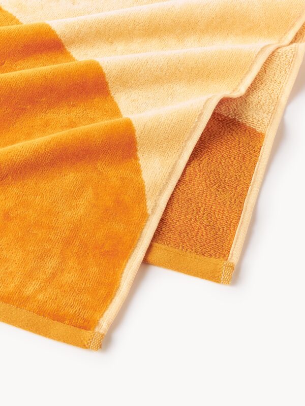 Velour Beach Towel Pia with Wavy Pattern
